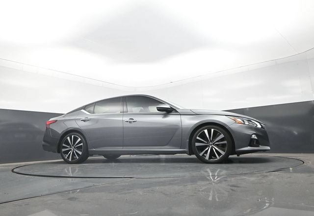 Used 2020 Nissan Altima 2.0 Platinum FWD image 28