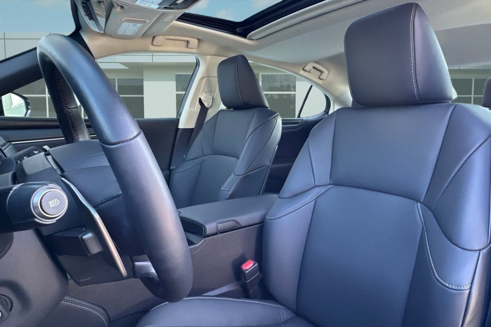 Certified 2025 Lexus ES 300h w/ Premium Package image 22