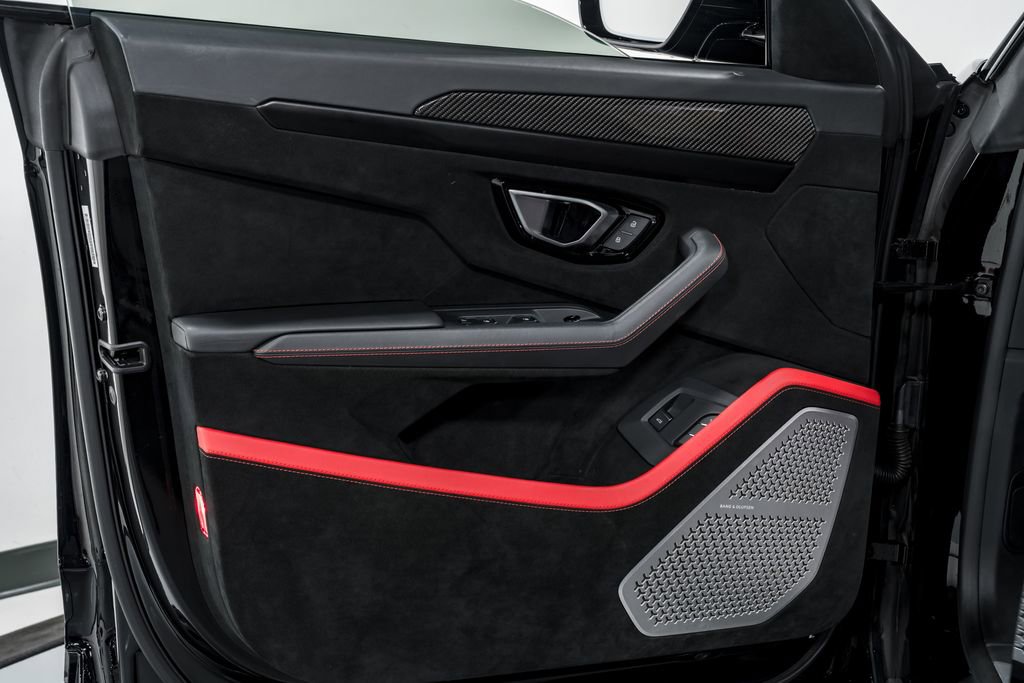 Used 2023 Lamborghini Urus Performante AWD/4WD image 9