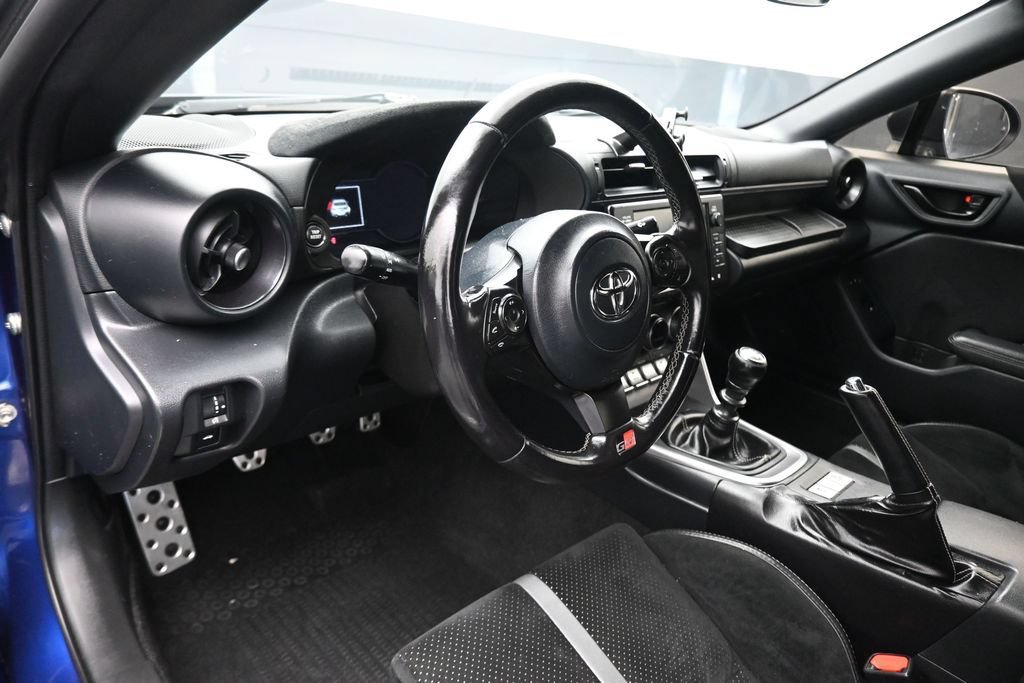 Used 2022 Toyota GR86 Premium RWD image 13