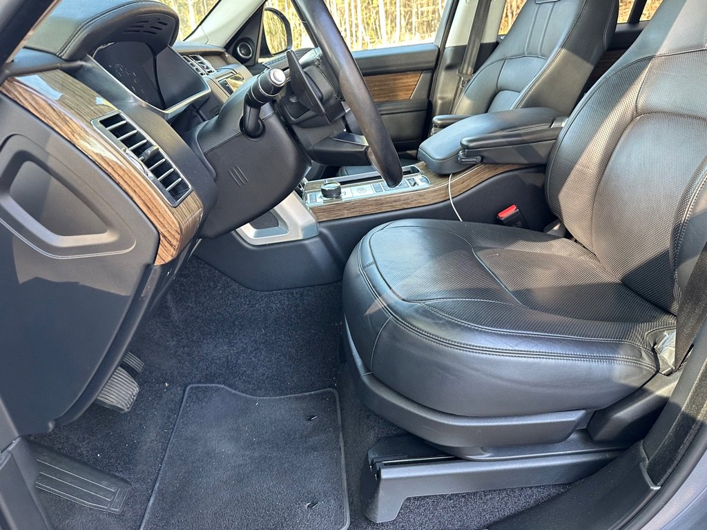 Used 2020 Land Rover Range Rover HSE image 12