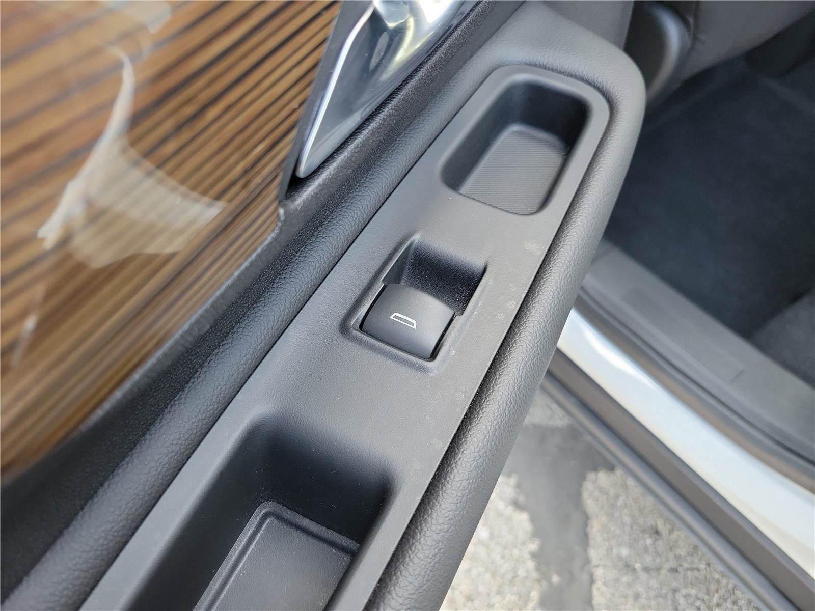 Used 2018 GMC Terrain SLE w/ Driver Convenience Package FWD image 27