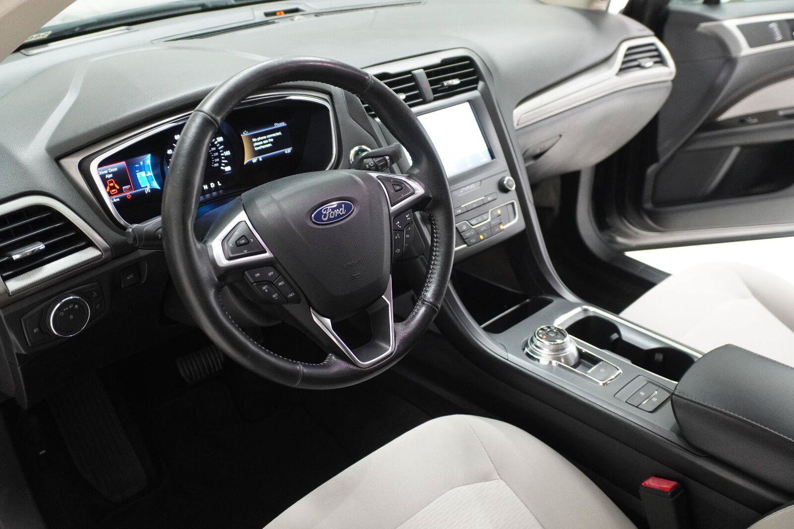 Used 2020 Ford Fusion SE w/ Equipment Group 151A FWD image 8