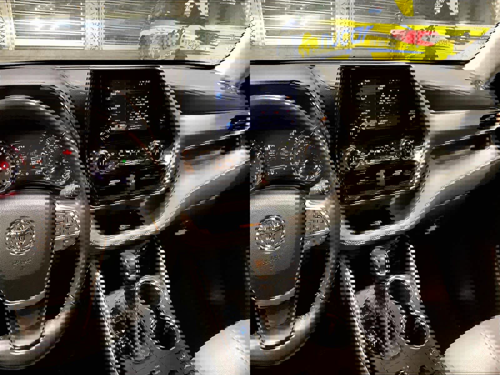 Used 2023 Toyota Highlander XLE image 19