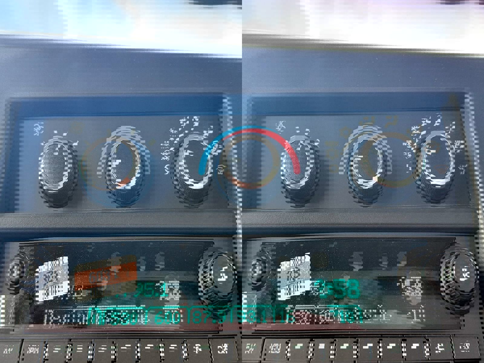 New 2025 Chevrolet Express 3500 w/ Power Convenience Package RWD image 28