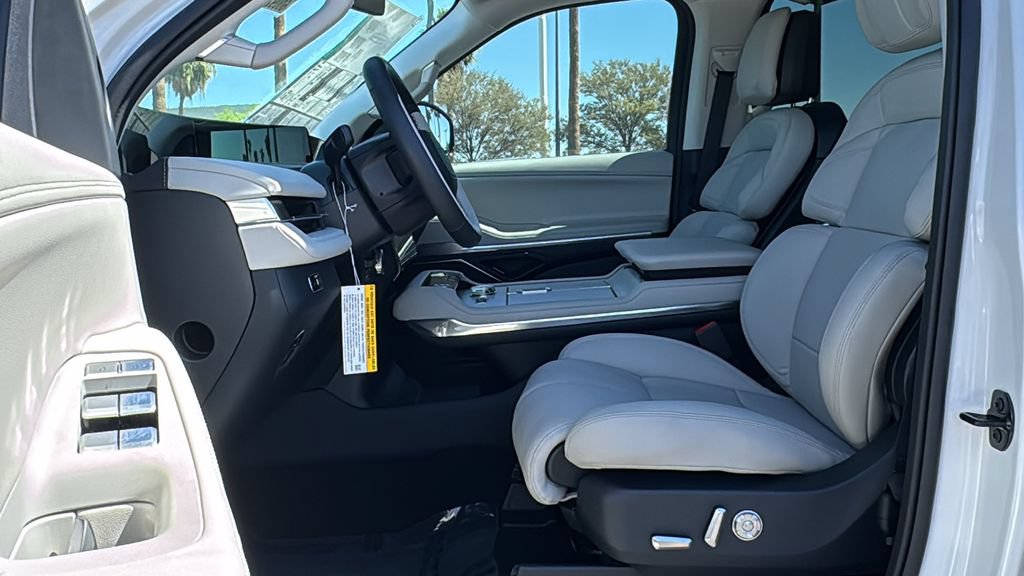 New 2026 Lincoln Navigator Premiere AWD/4WD image 18