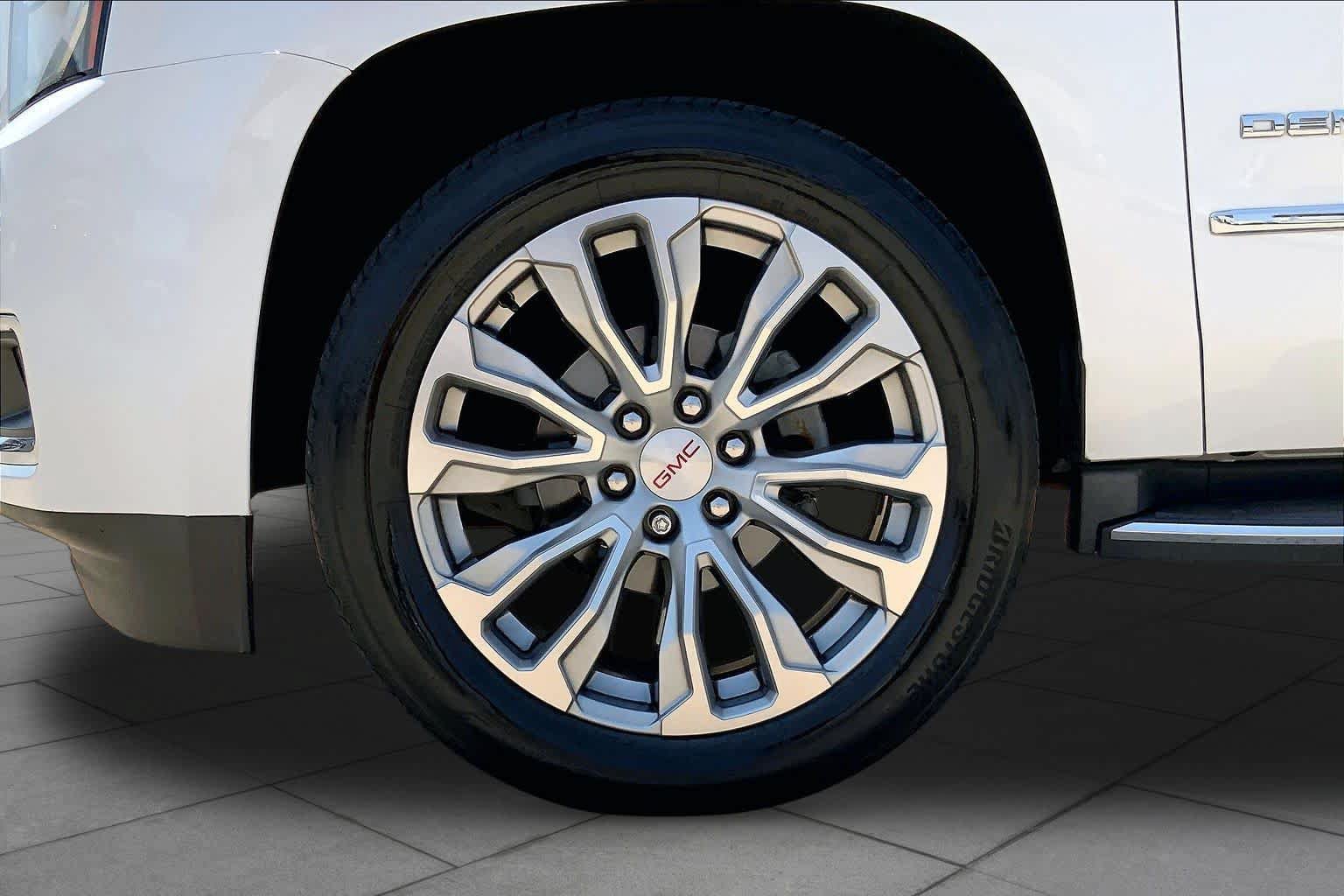 Used 2016 GMC Yukon Denali w/ Open Road Package AWD/4WD image 11