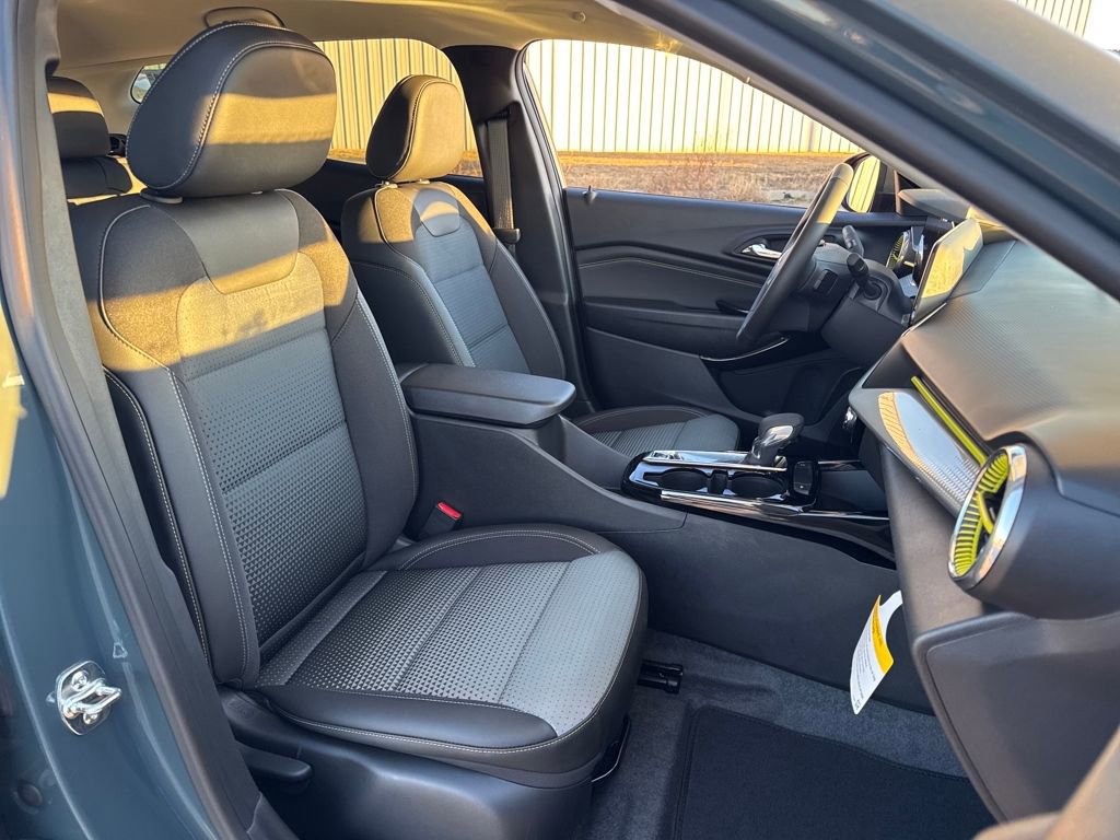New 2026 Chevrolet Trax LT w/ LT Convenience Package image 11