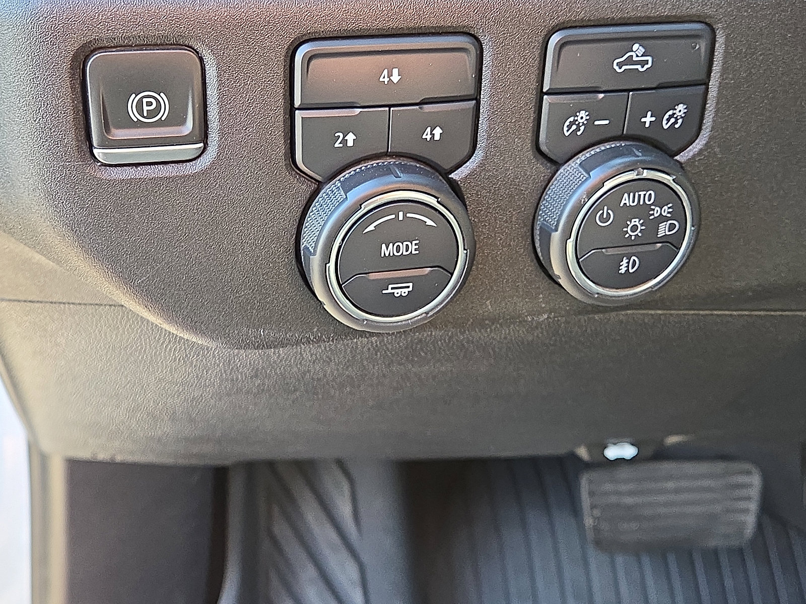 Used 2024 Chevrolet Silverado 2500 LT image 12