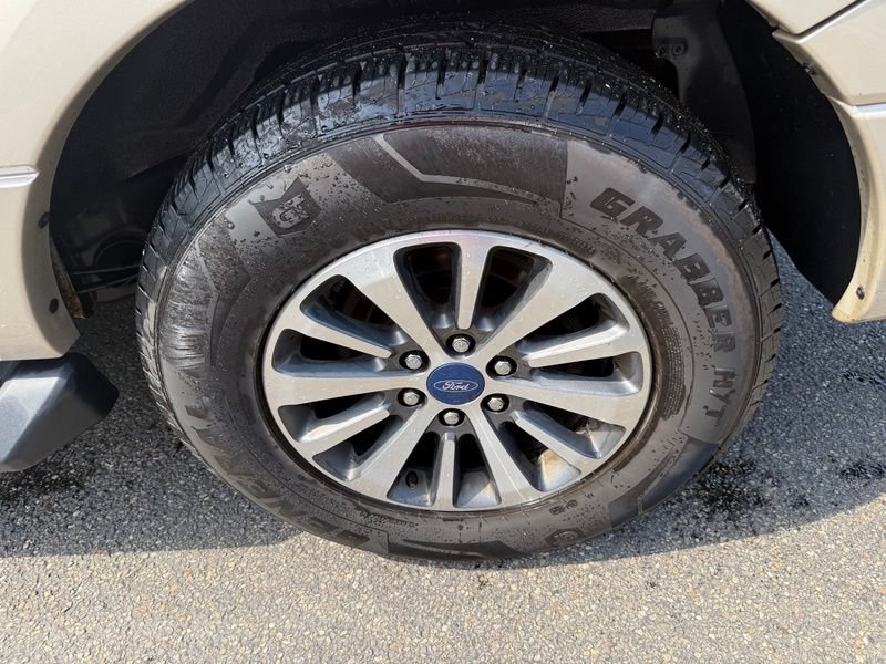Used 2017 Ford Expedition EL XLT w/ Equipment Group 201A AWD/4WD image 17