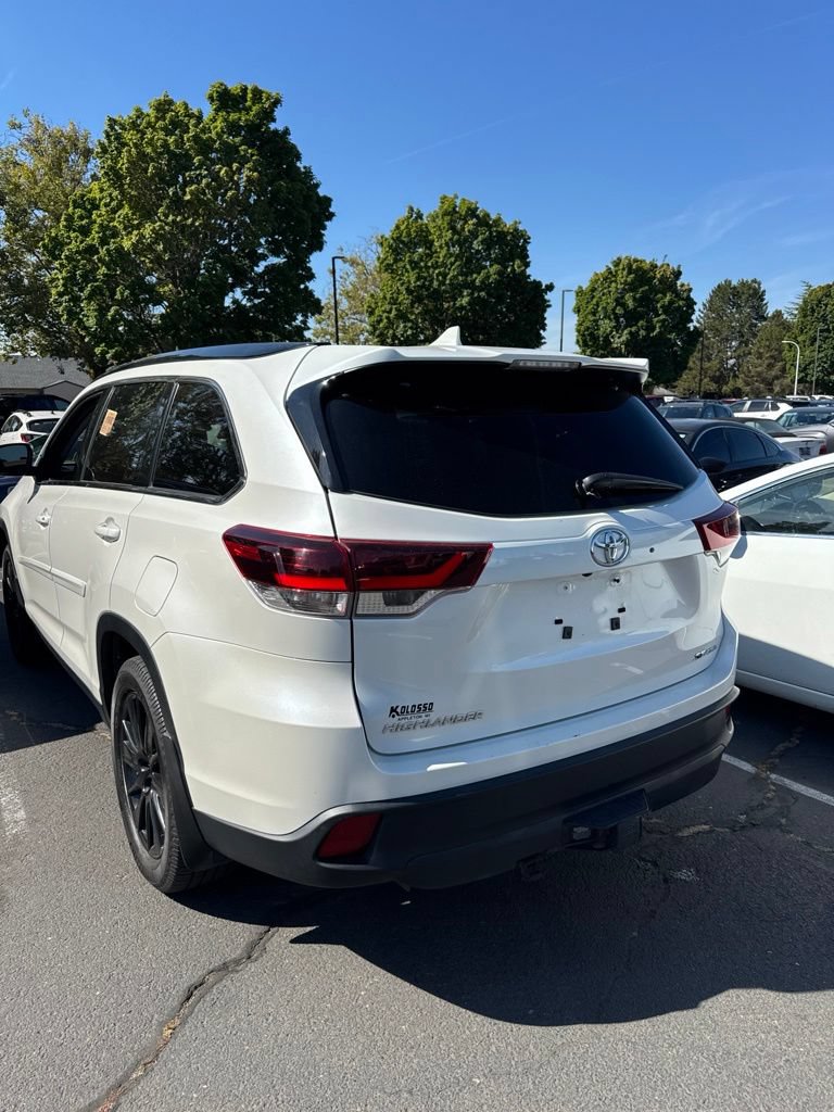 Certified 2019 Toyota Highlander SE AWD/4WD image 3