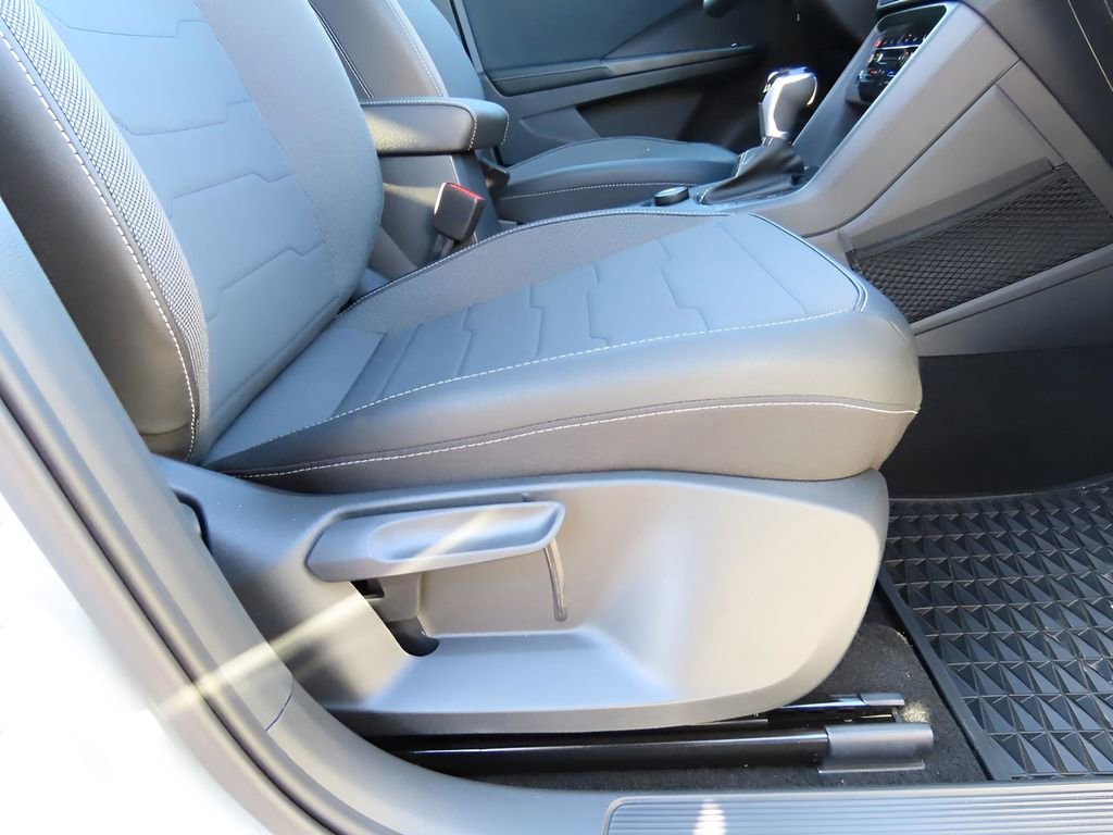 New 2025 Volkswagen Taos SE image 14