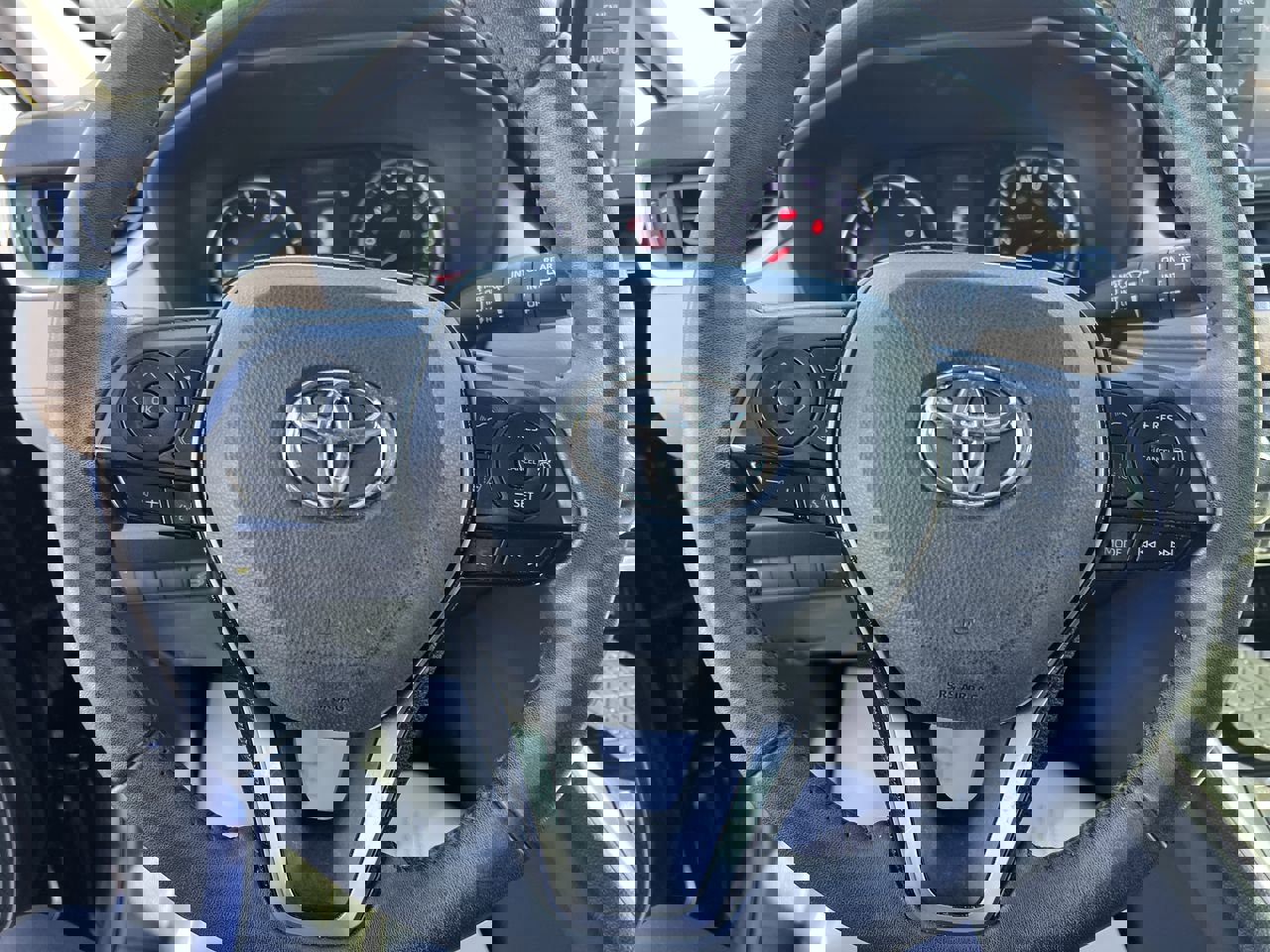 Used 2021 Toyota RAV4 XLE Premium image 18