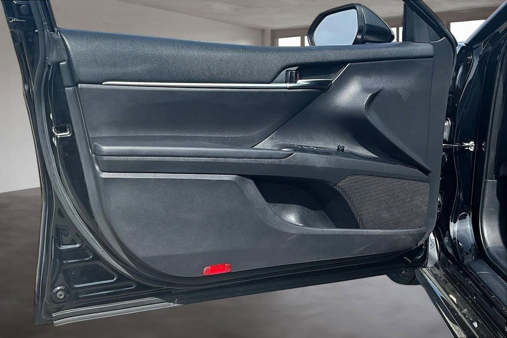 Used 2020 Toyota Camry SE image 20