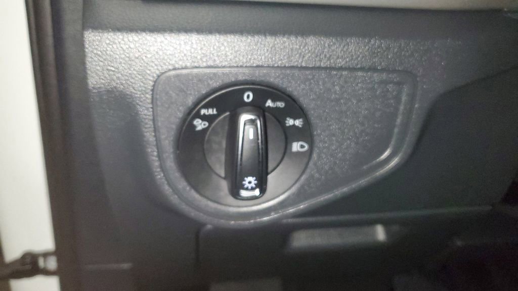 Used 2022 Volkswagen Atlas Cross Sport SE image 24