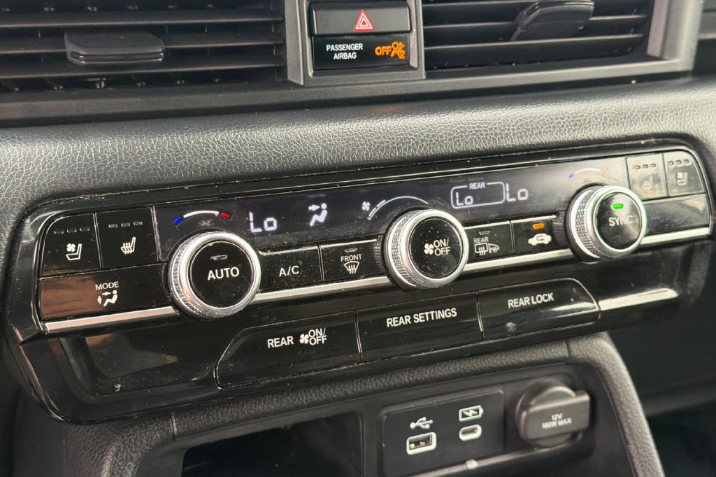 Certified 2025 Honda Pilot Black Edition image 22