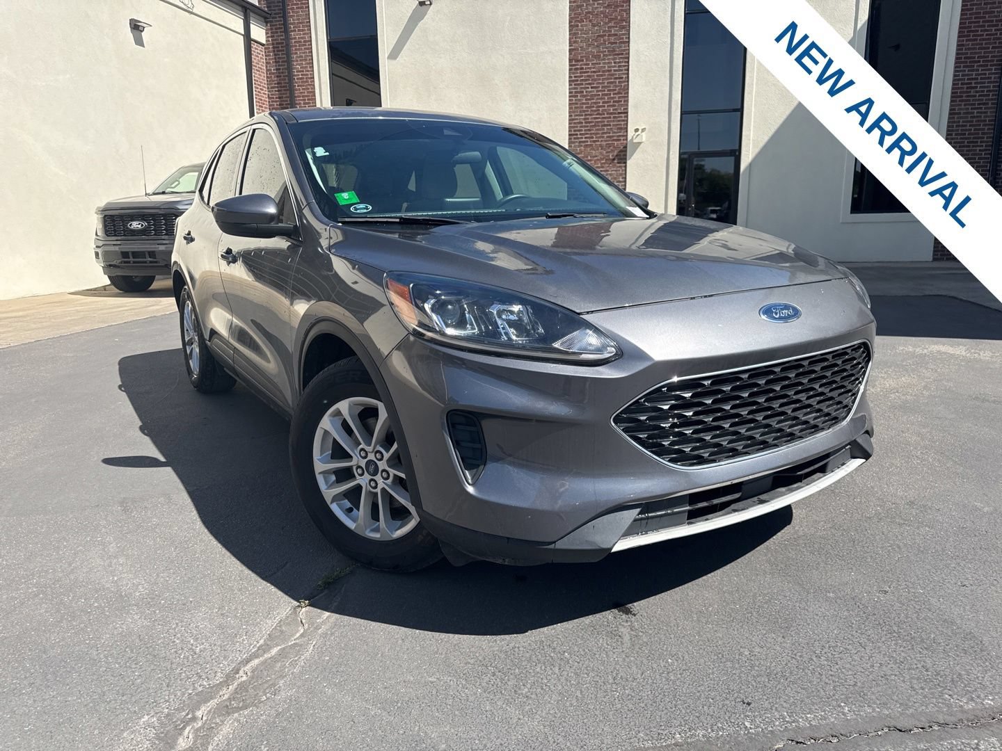 Used 2021 Ford Escape SE FWD image 1