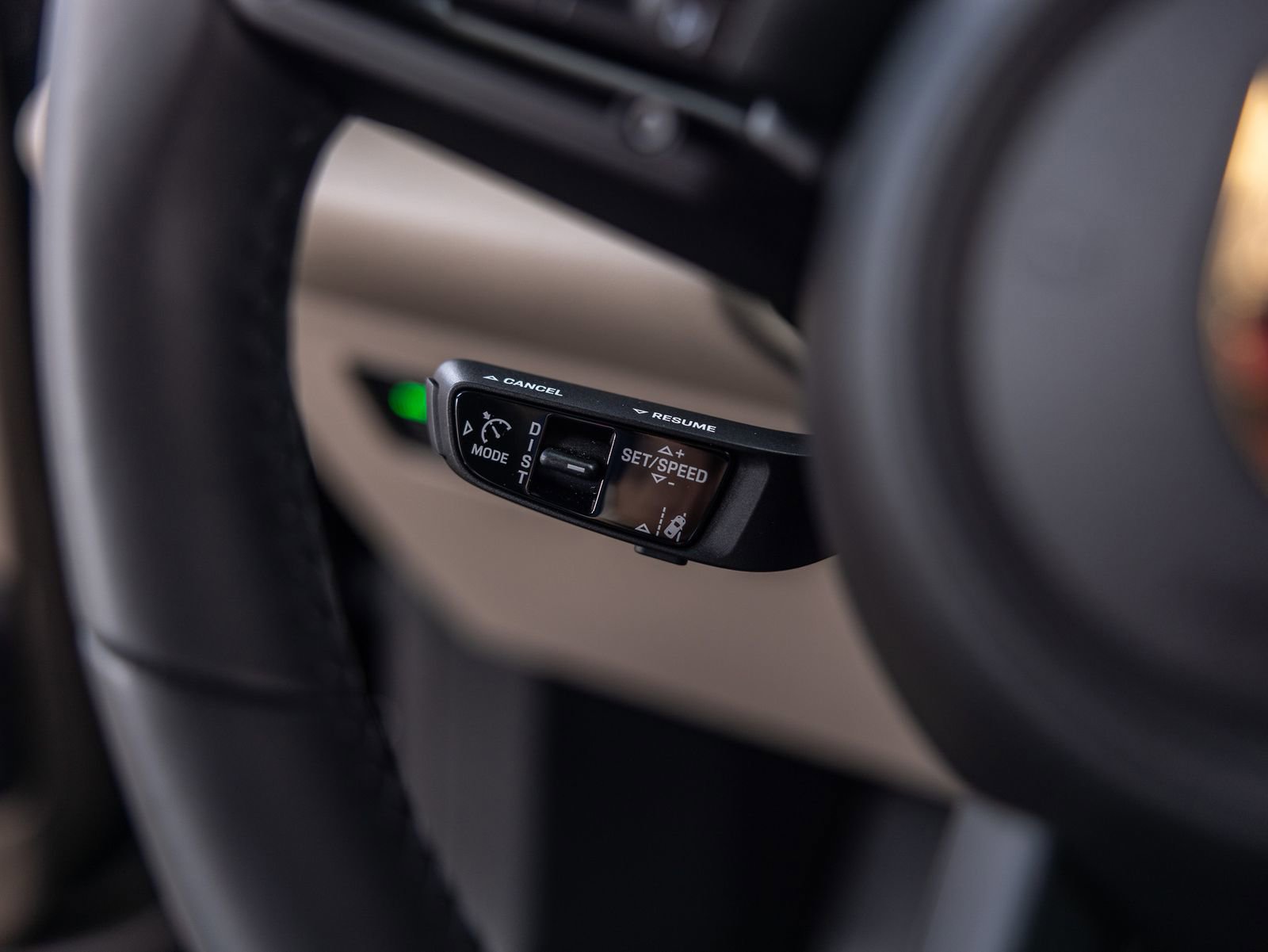 Certified 2025 Porsche Macan Electric image 47