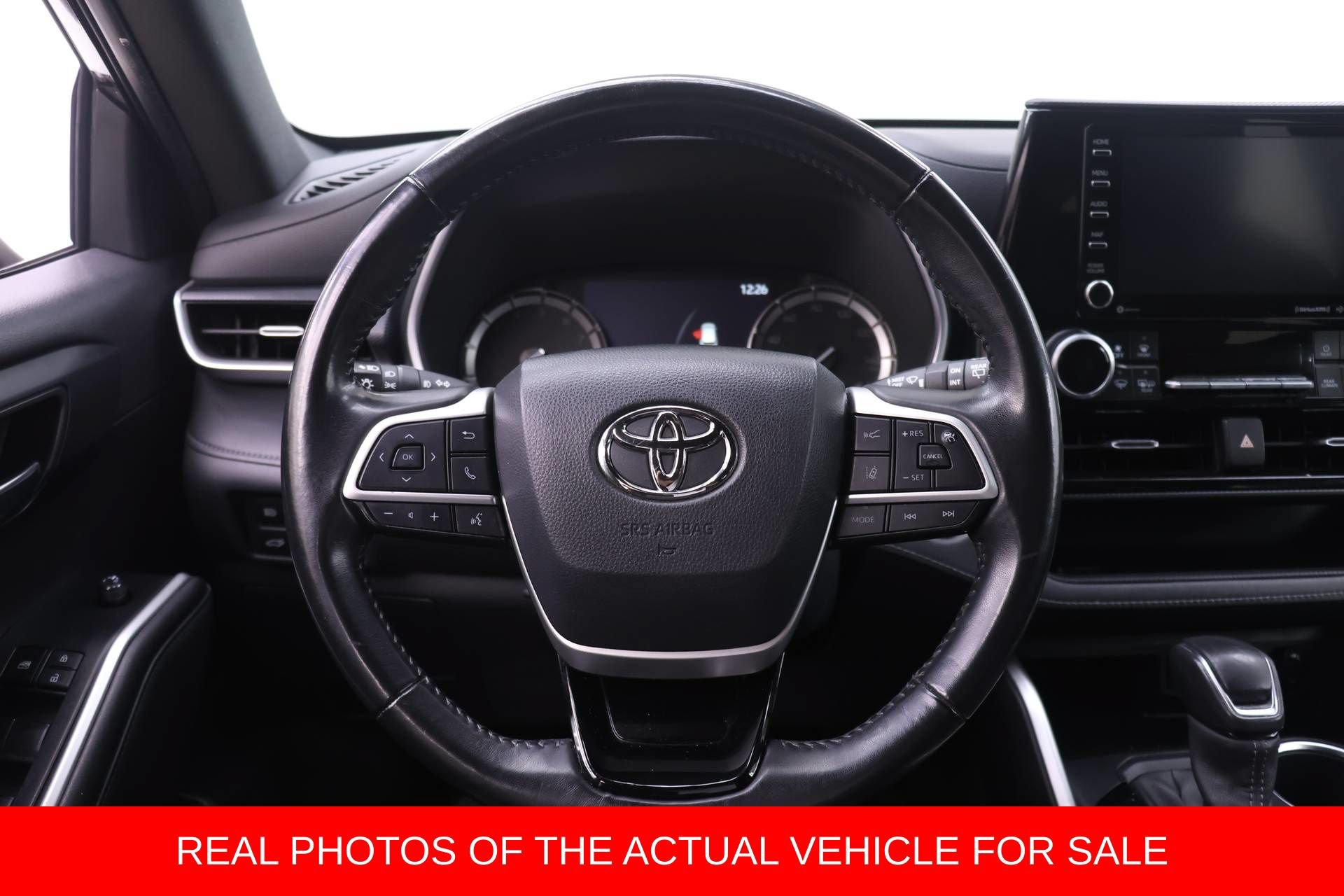 Used 2022 Toyota Highlander XSE FWD image 12