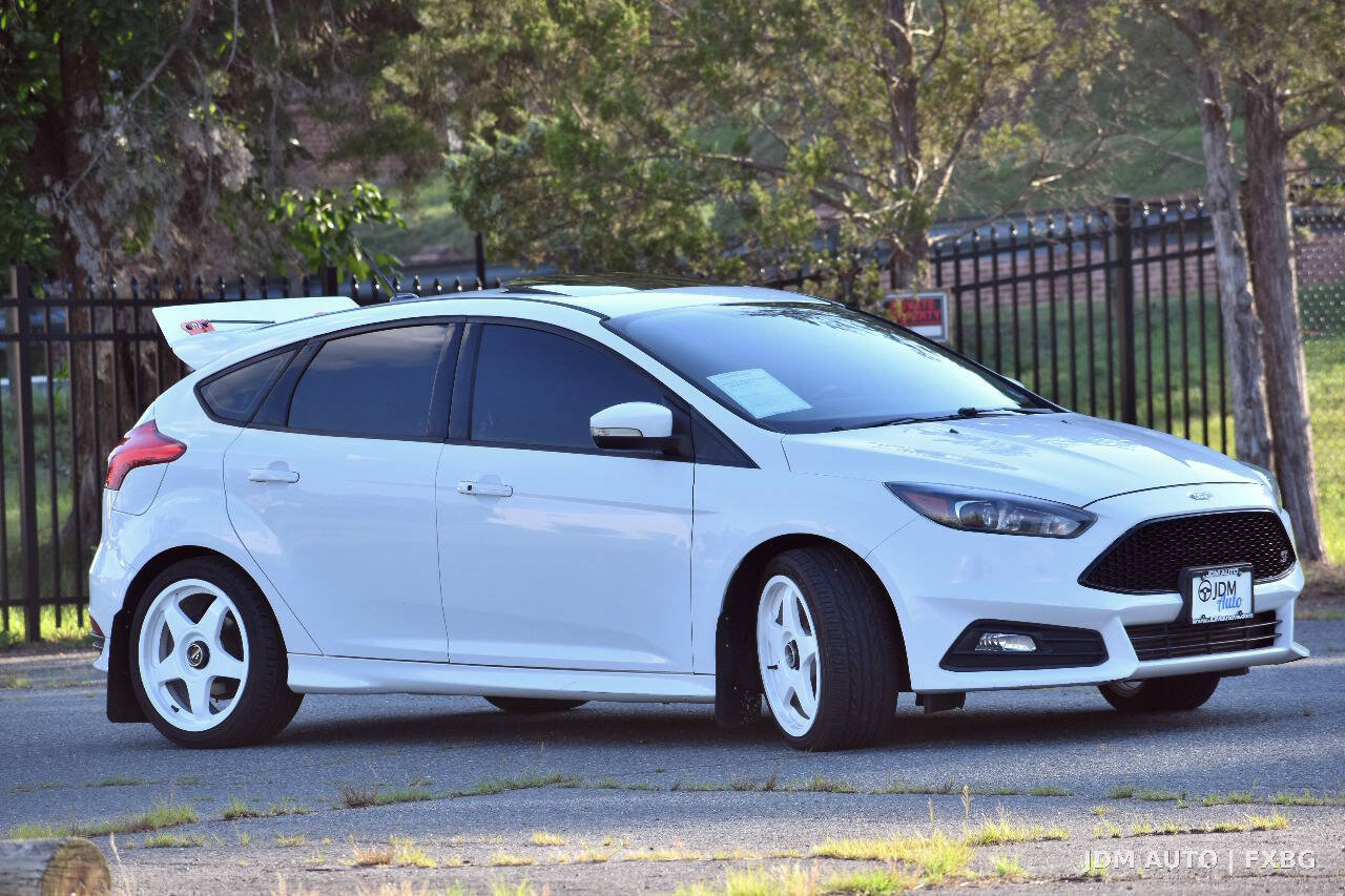 Used 2015 Ford Focus ST w/ Equipment Group 402A FWD image 4