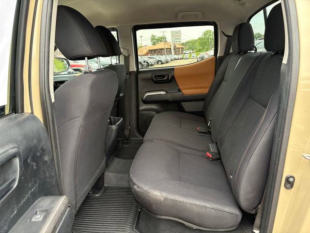 Used 2018 Toyota Tacoma SR5 AWD/4WD image 19