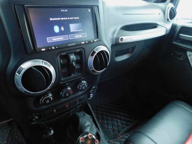 Used 2012 Jeep Wrangler Unlimited Sahara w/ Connectivity Group image 37