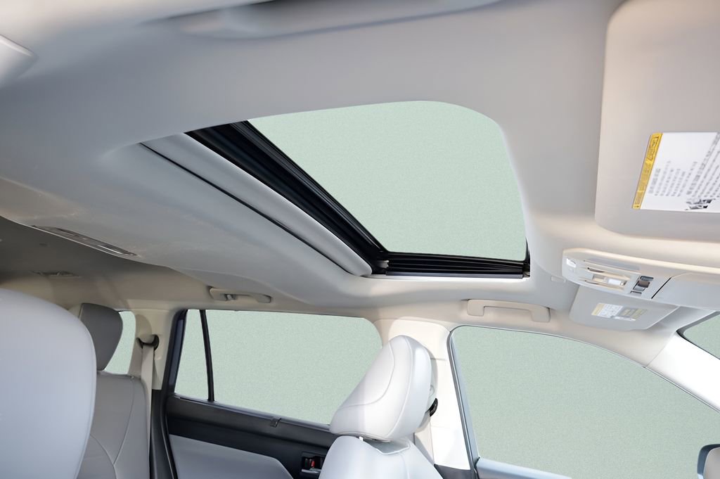 Used 2022 Toyota Highlander XLE w/ Protection Package #3 (TMS) AWD/4WD image 45