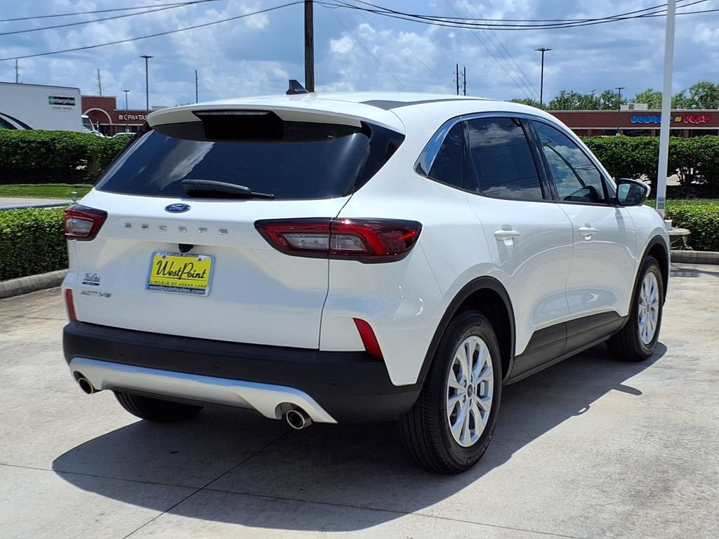 Used 2023 Ford Escape Active w/ Tech Pack #2 FWD image 2