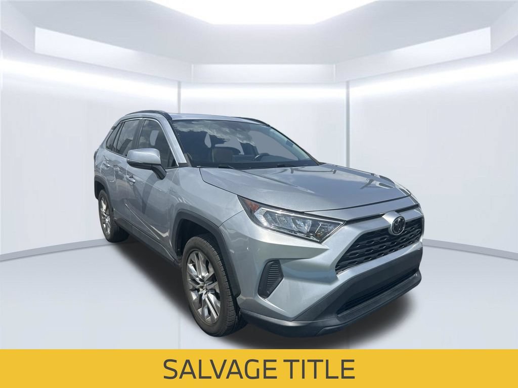 Used 2020 Toyota RAV4 XLE Premium FWD image 4