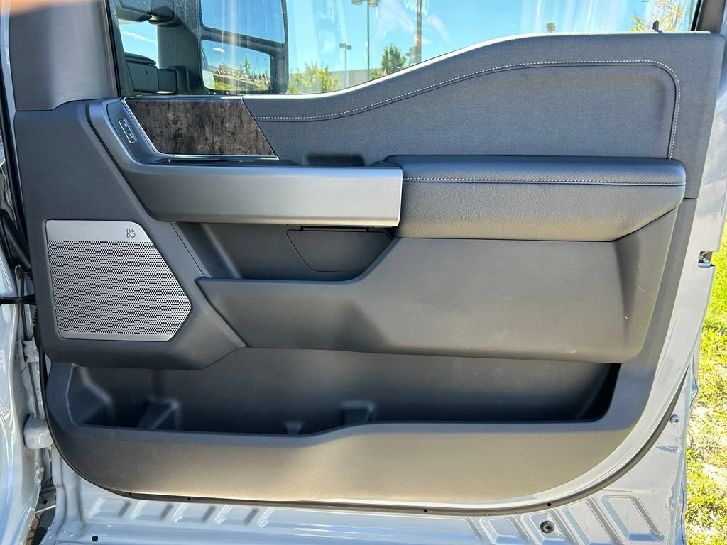 Used 2025 Ford F350 Lariat w/ Lariat Ultimate Package AWD/4WD image 30