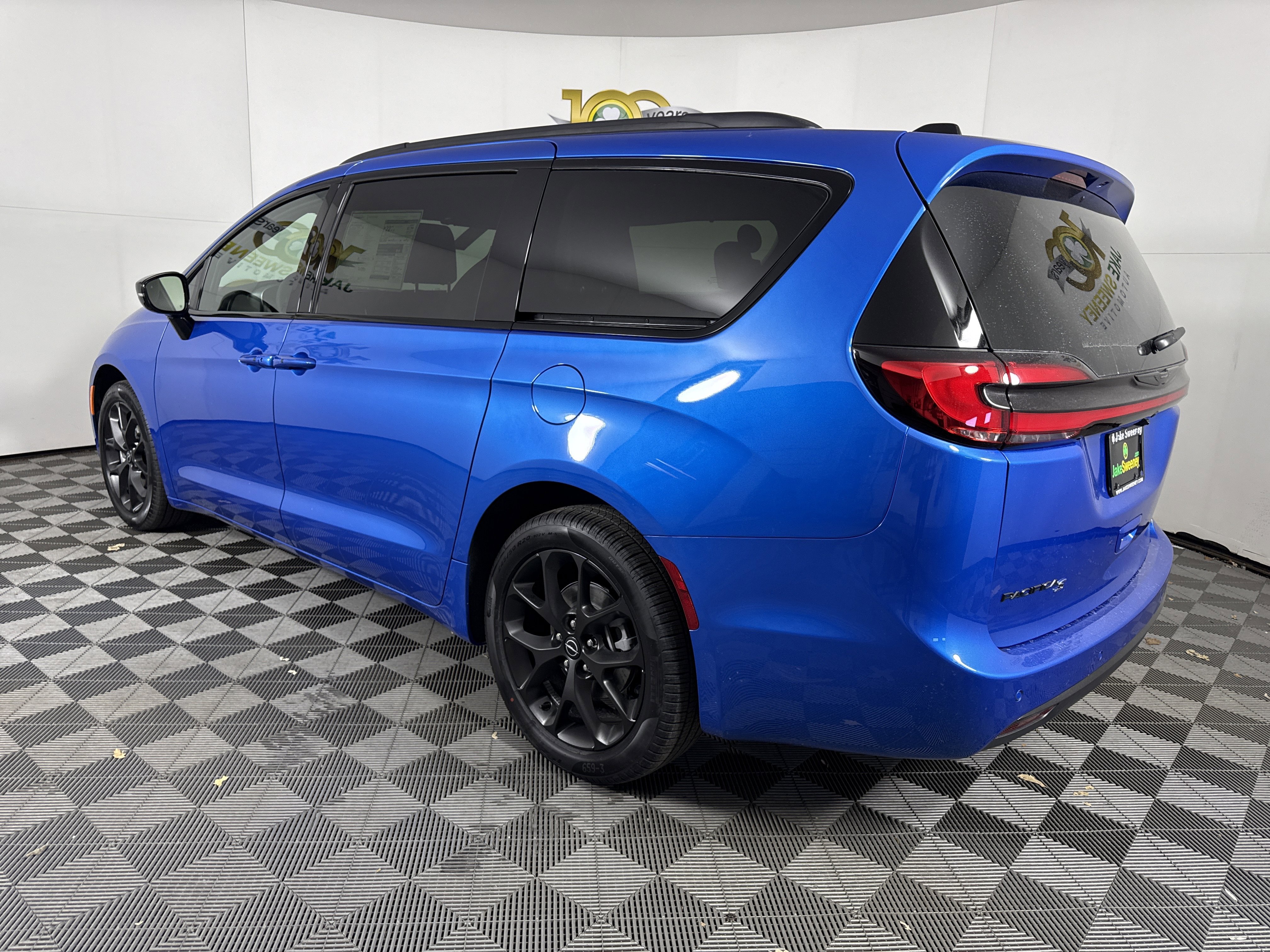 New 2026 Chrysler Pacifica Select image 11