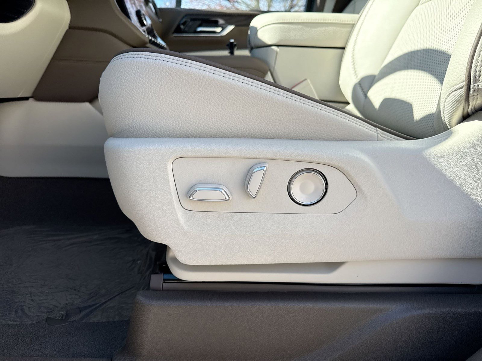 New 2026 GMC Yukon XL Denali image 14