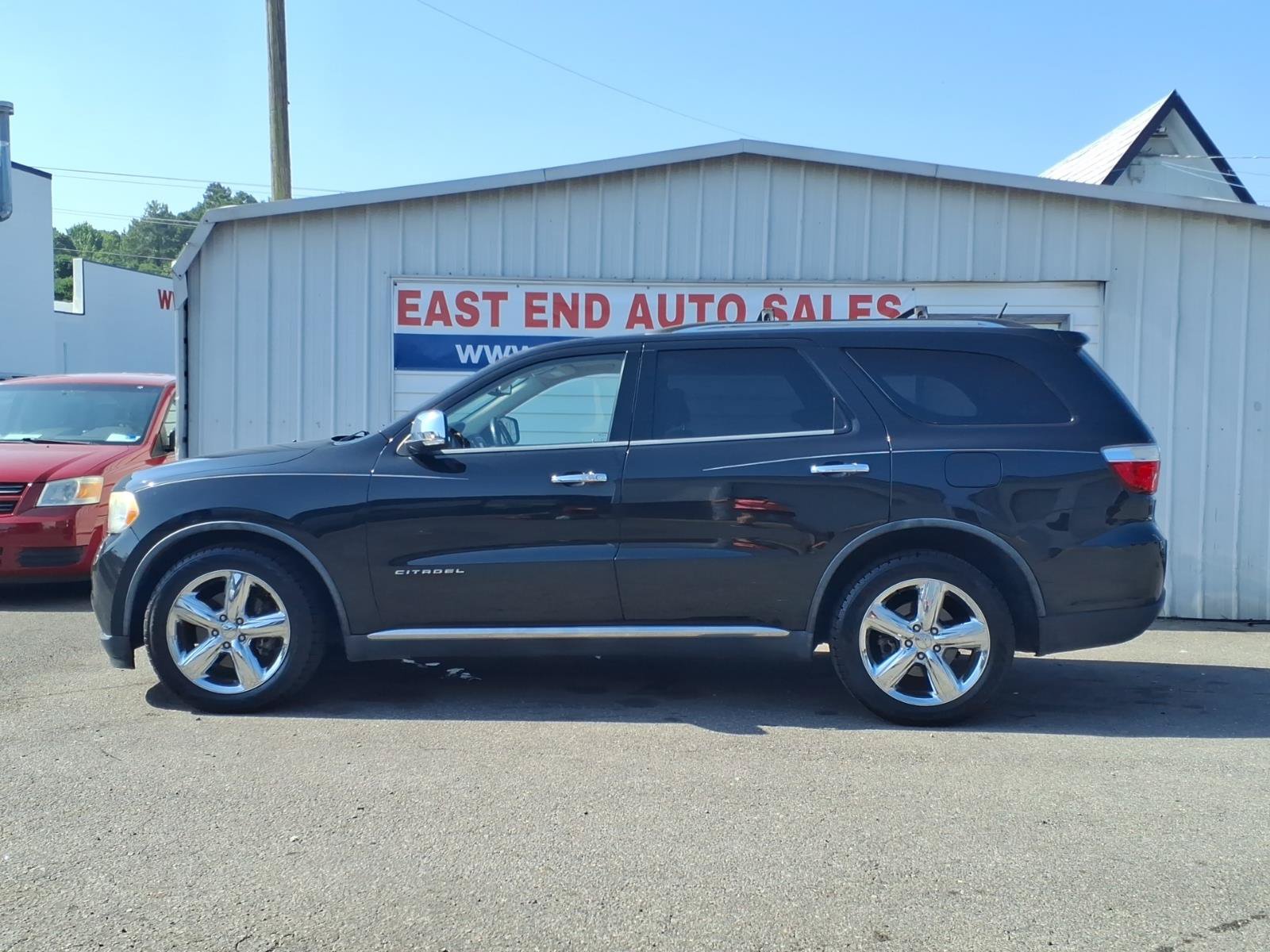 Used 2011 Dodge Durango Citadel w/ Trailer Tow Group IV AWD/4WD image 2