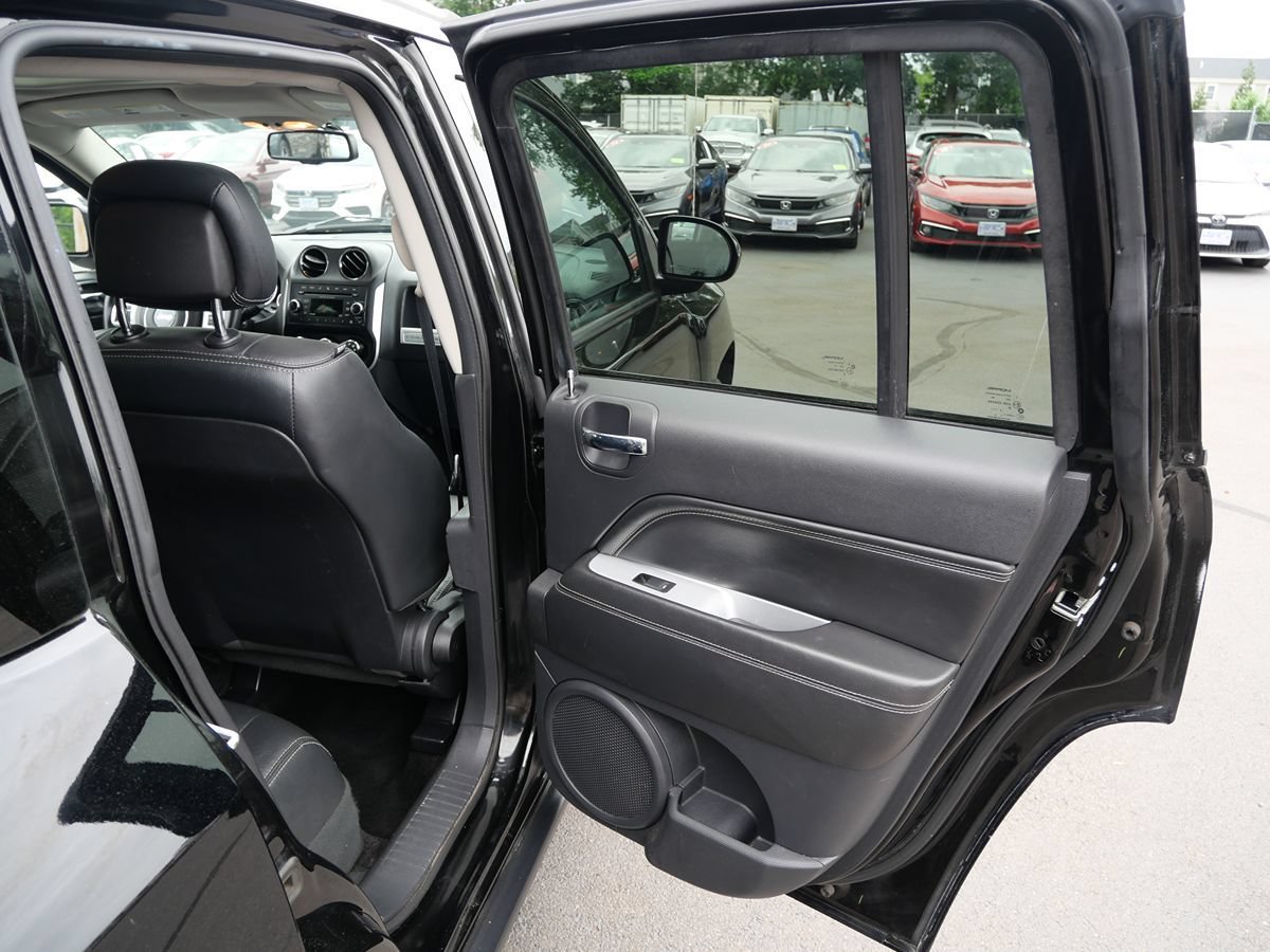 Used 2017 Jeep Compass High Altitude AWD/4WD image 32