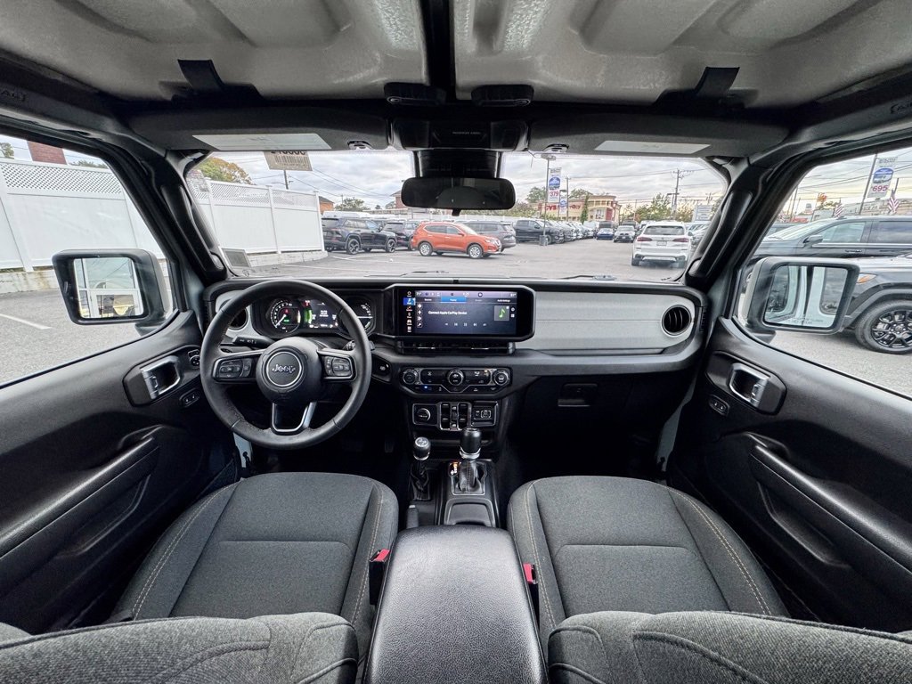 Used 2024 Jeep Wrangler Unlimited image 22
