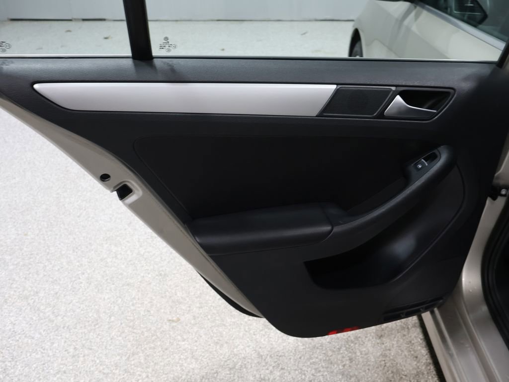 Used 2013 Volkswagen Jetta SE image 18