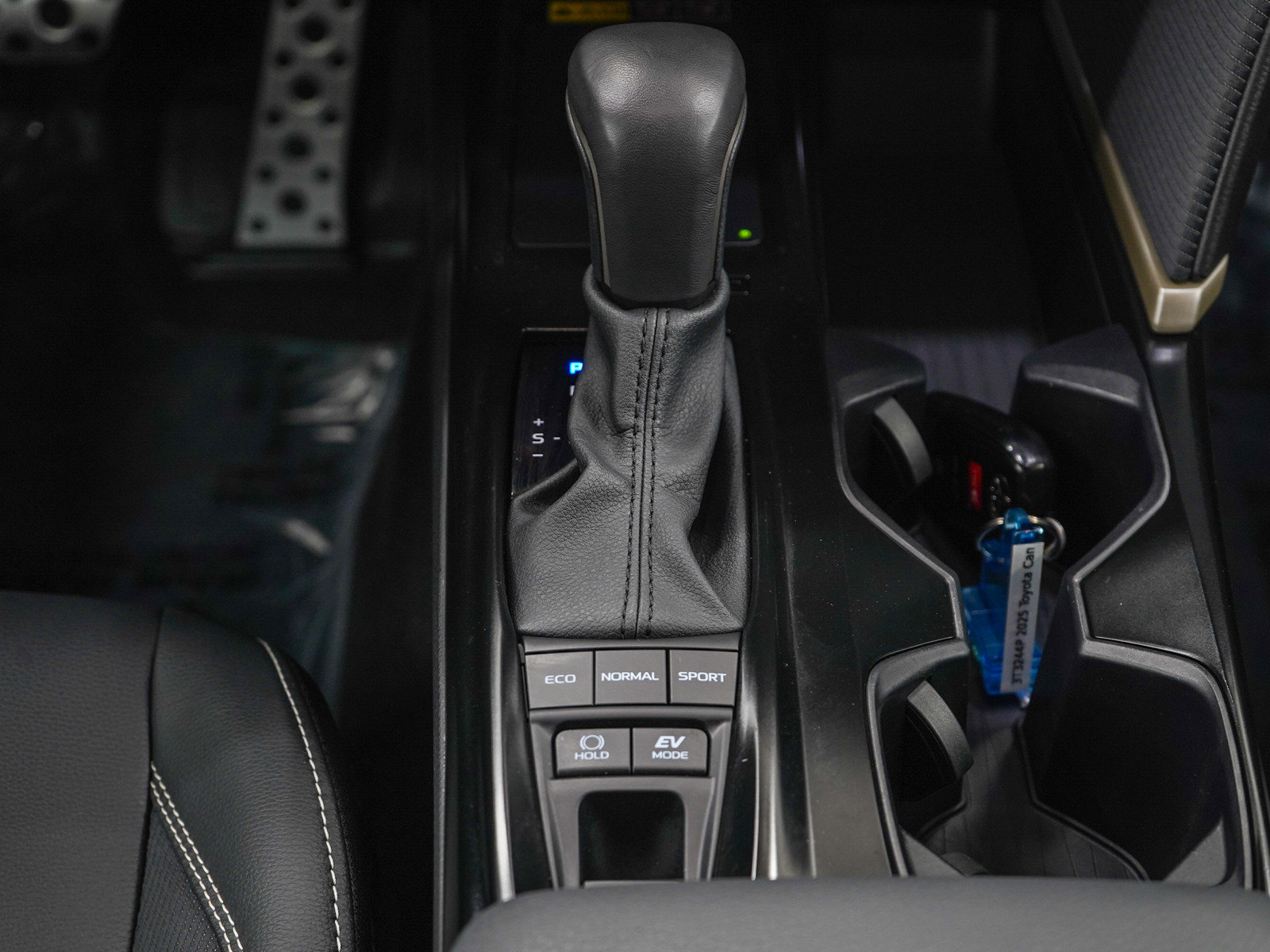 Used 2025 Toyota Camry SE image 17