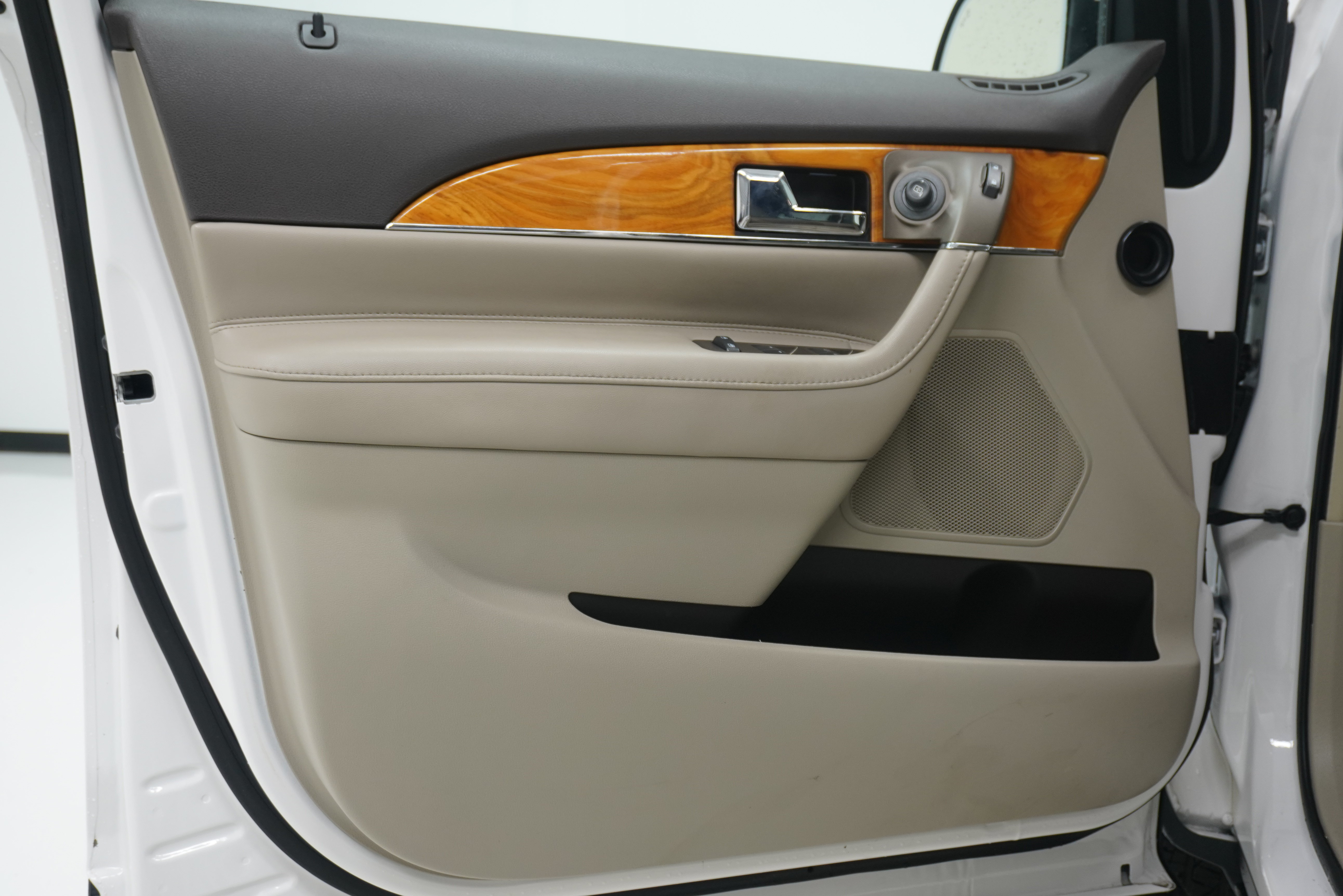 Used 2014 Lincoln MKX FWD w/ Equipment Group 102A image 13