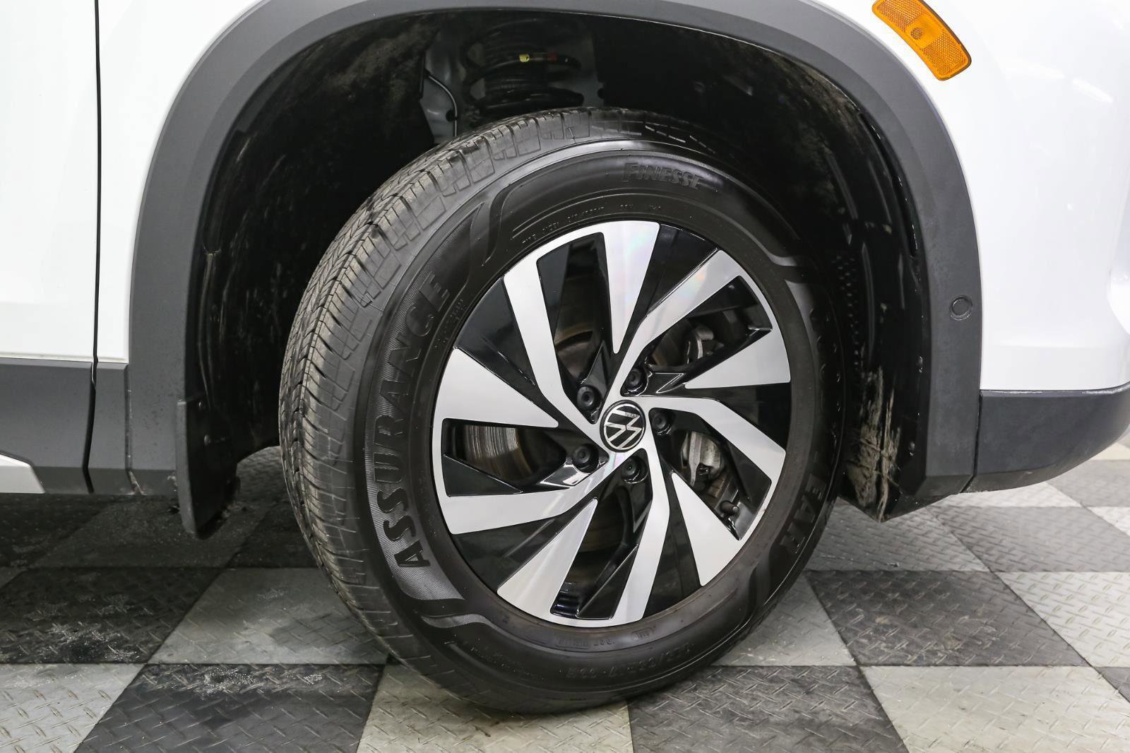 Used 2025 Volkswagen Tiguan S image 16