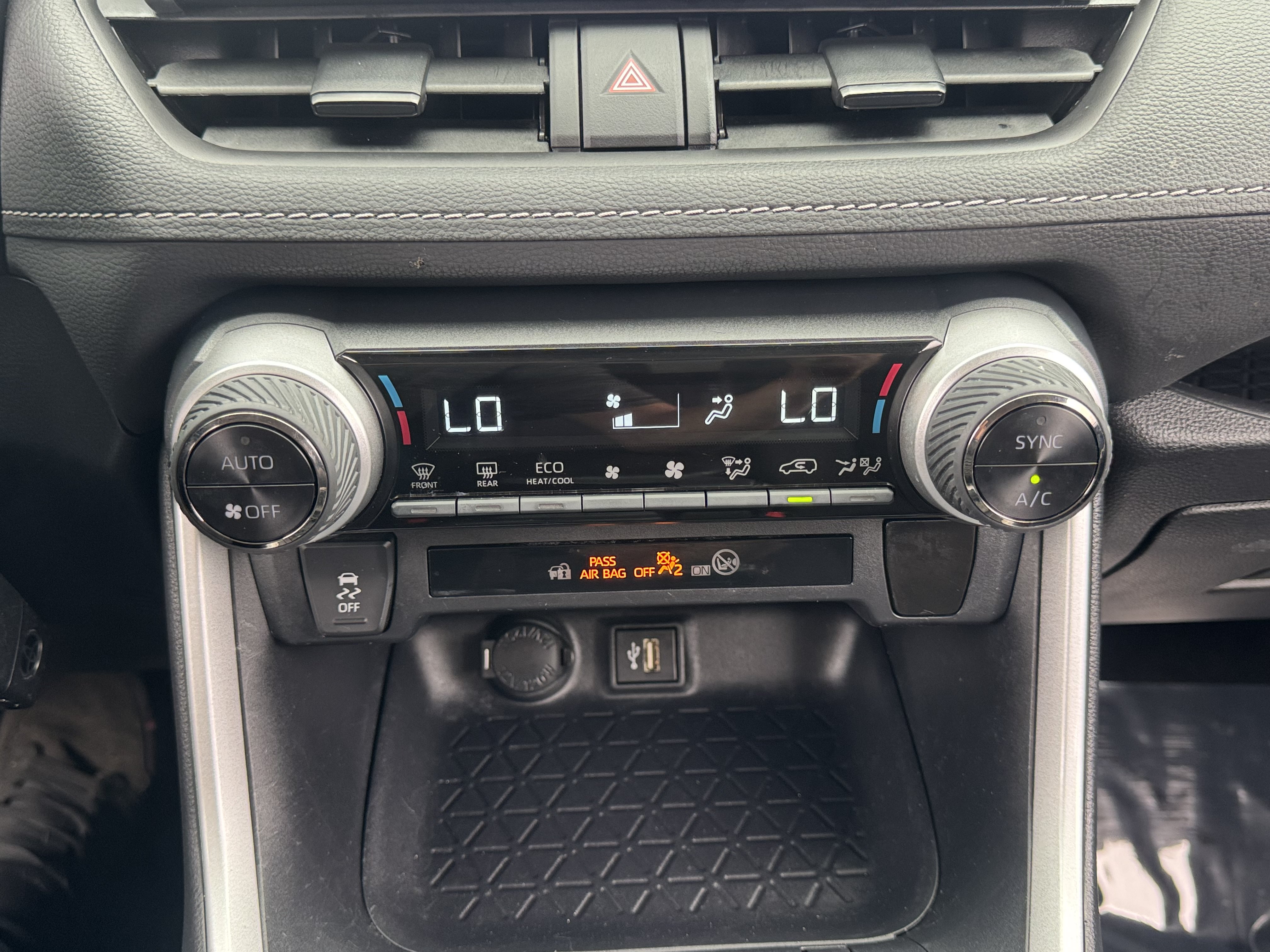 Used 2024 Toyota RAV4 LE AWD/4WD image 26