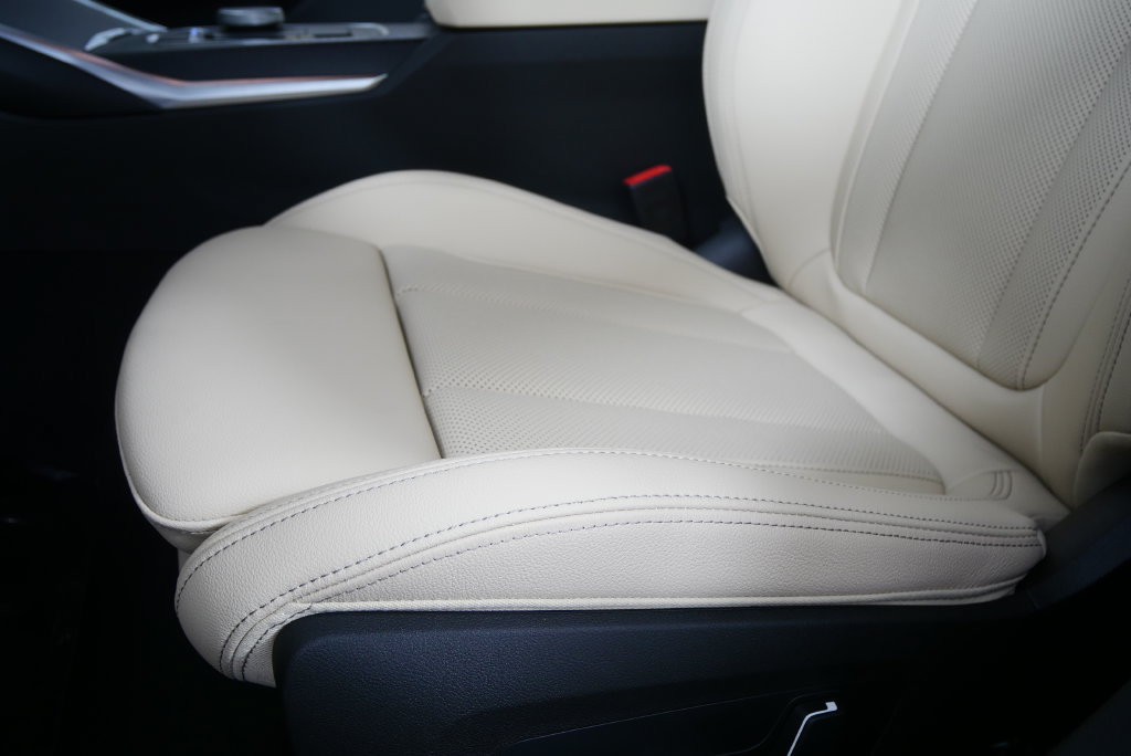 Used 2026 BMW 330i Sedan RWD image 10