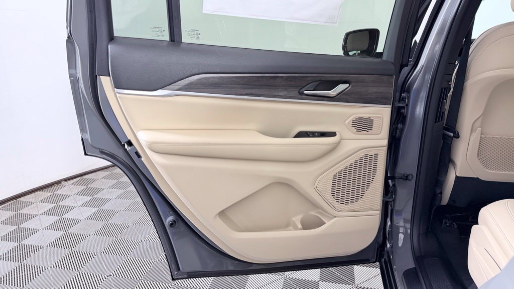 New 2027 Jeep Grand Cherokee L Limited AWD/4WD image 29