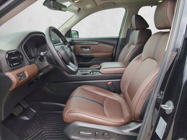 Used 2025 Honda Pilot Elite image 16