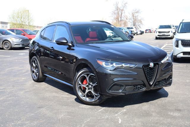 Used 2024 Alfa Romeo Stelvio Veloce video 2
