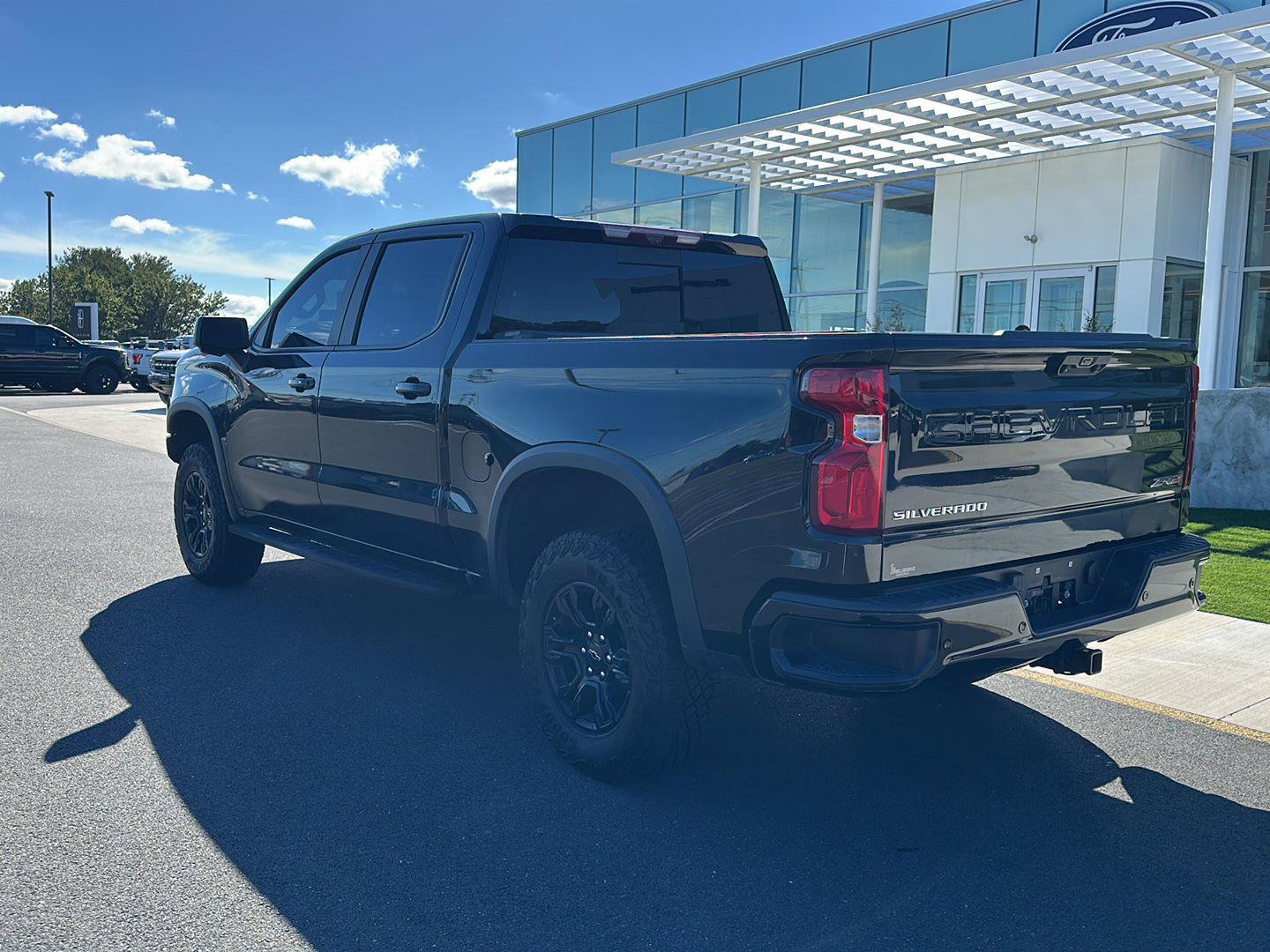 Used 2023 Chevrolet Silverado 1500 ZR2 w/ Technology Package AWD/4WD image 7