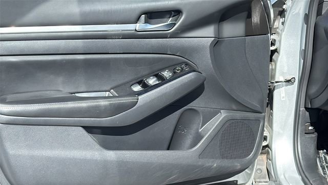 Used 2023 Nissan Altima 2.5 SV FWD image 23