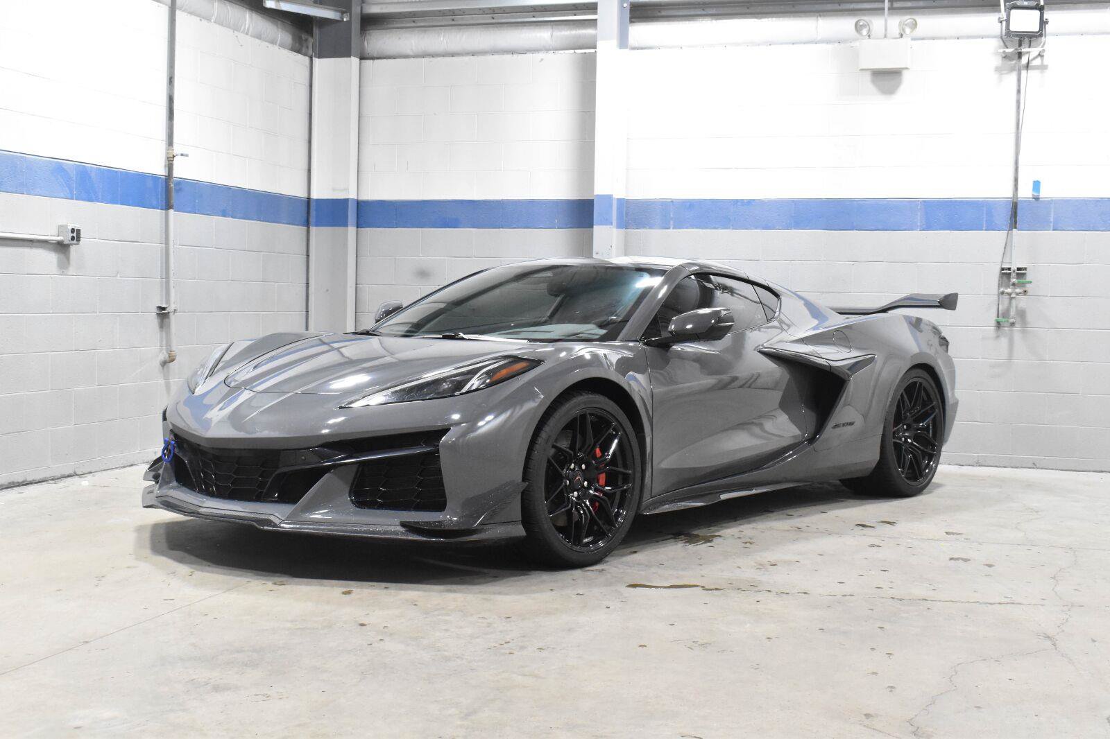 Used 2024 Chevrolet Corvette Z06 RWD image 2