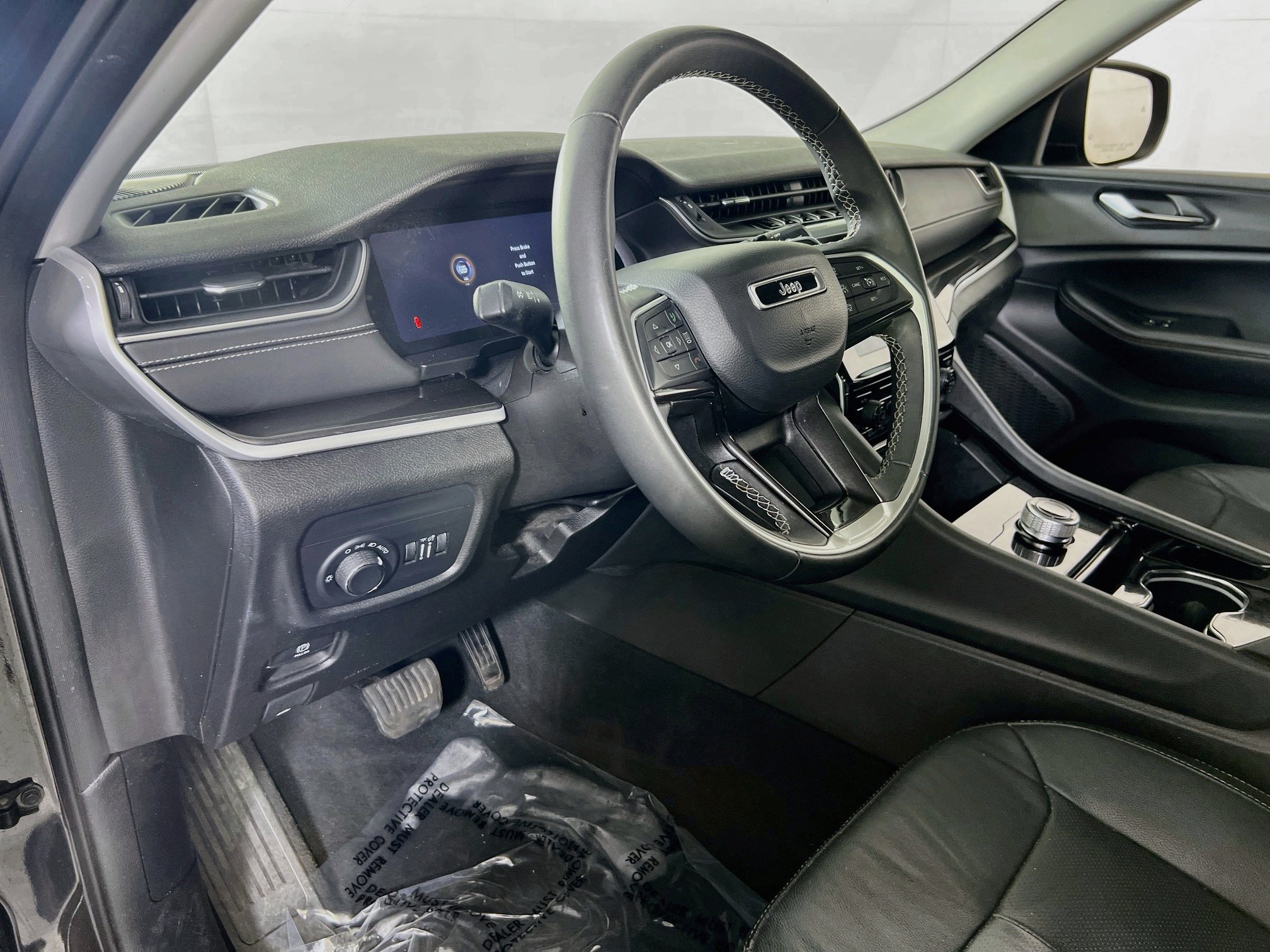 Used 2023 Jeep Grand Cherokee L Laredo AWD/4WD image 9