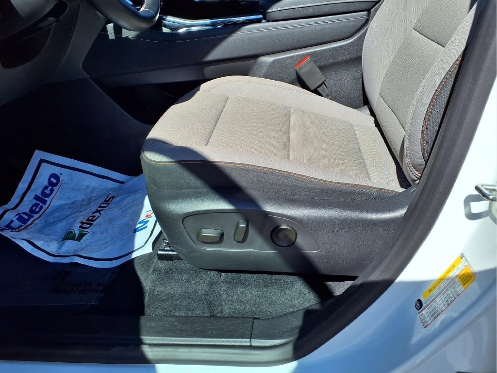 Used 2026 Chevrolet Traverse LT w/ Driver Confidence Package FWD image 21