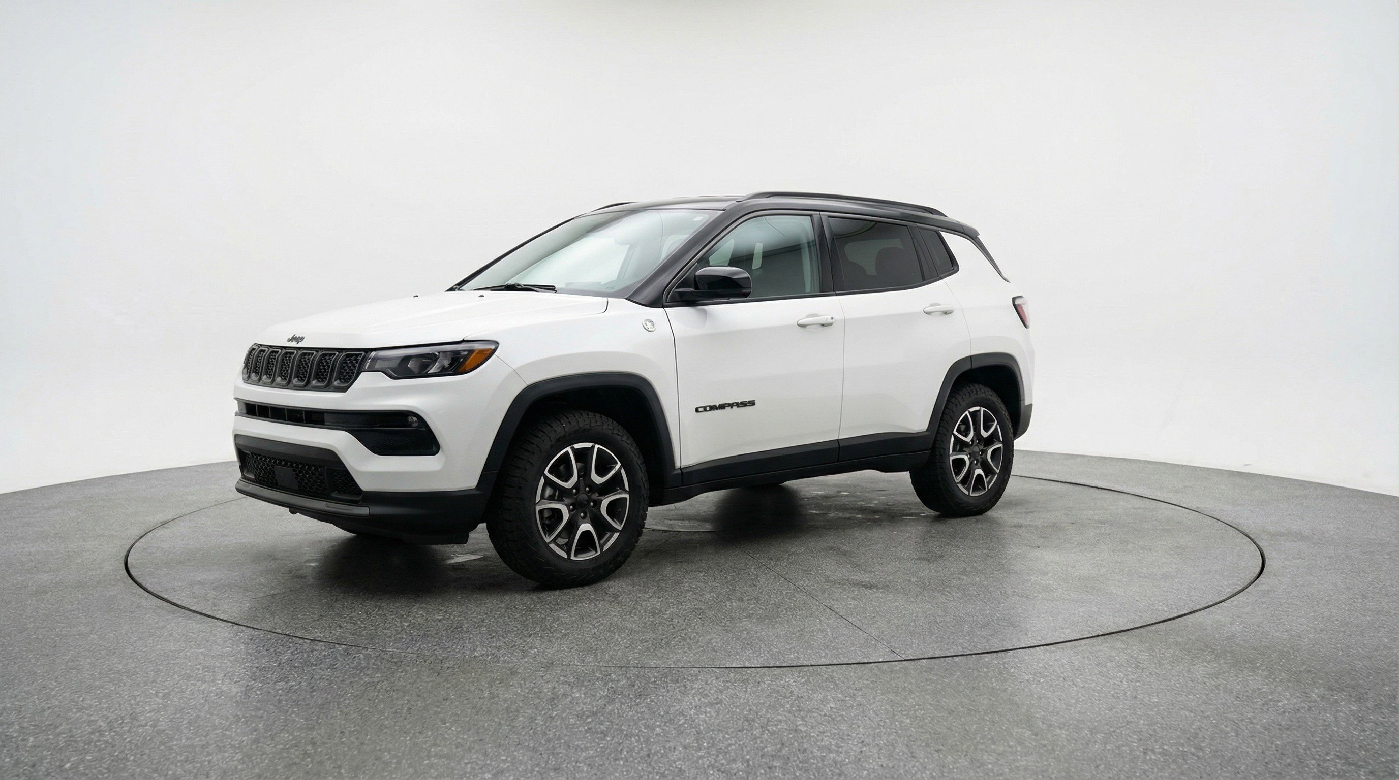 Used 2025 Jeep Compass Trailhawk AWD/4WD image 3